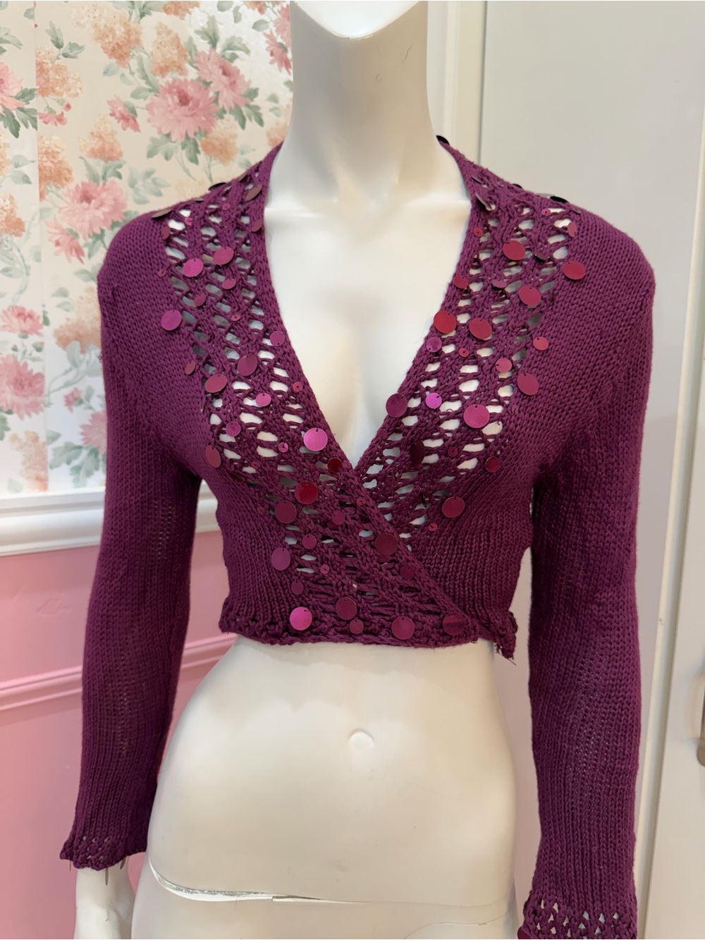 American Vintage Plum Purple Cropped V-Neck Sweater with Sequin Accents